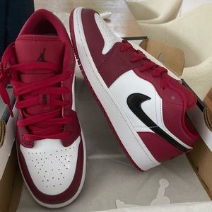 Air Jordan 1 Low Noble Red